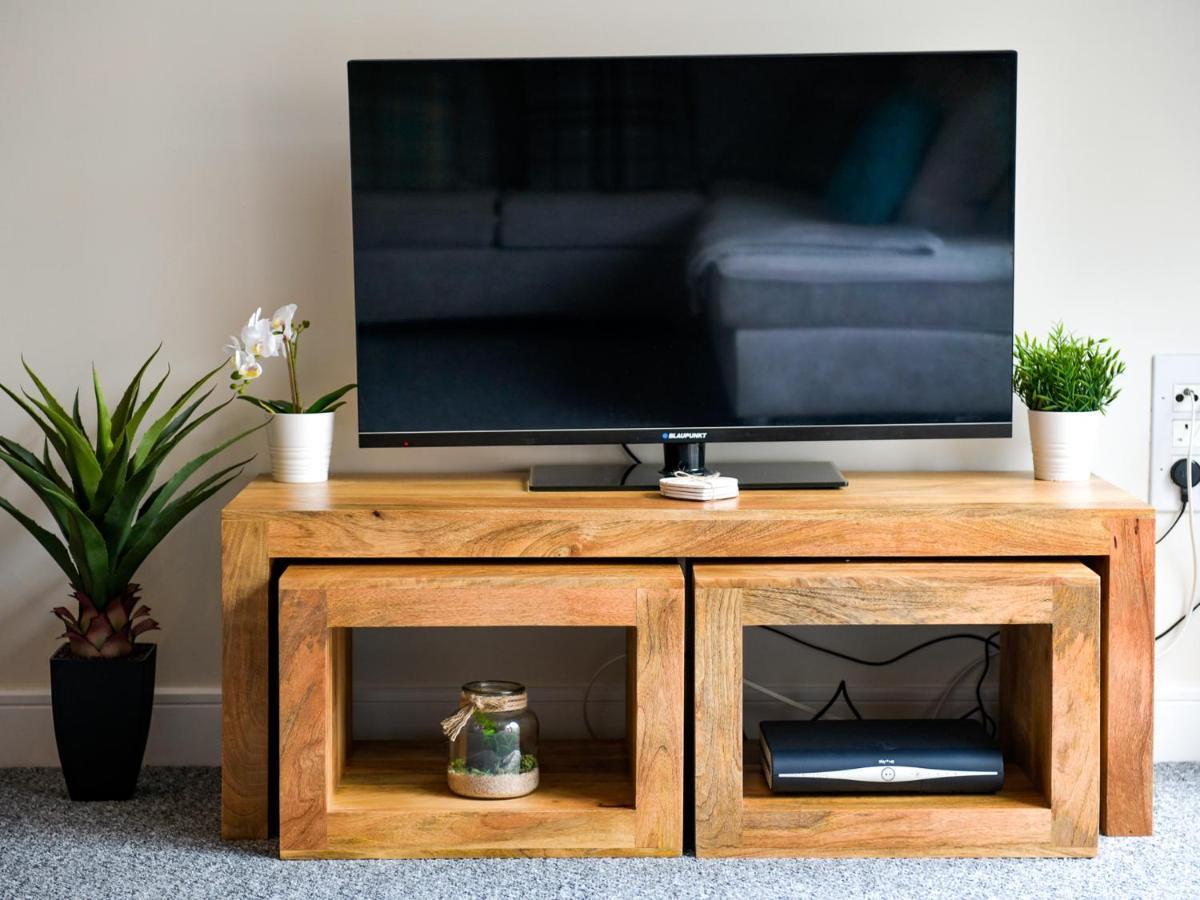 Apartment Marina - Sleeps 4 - Underground Parking Swansea