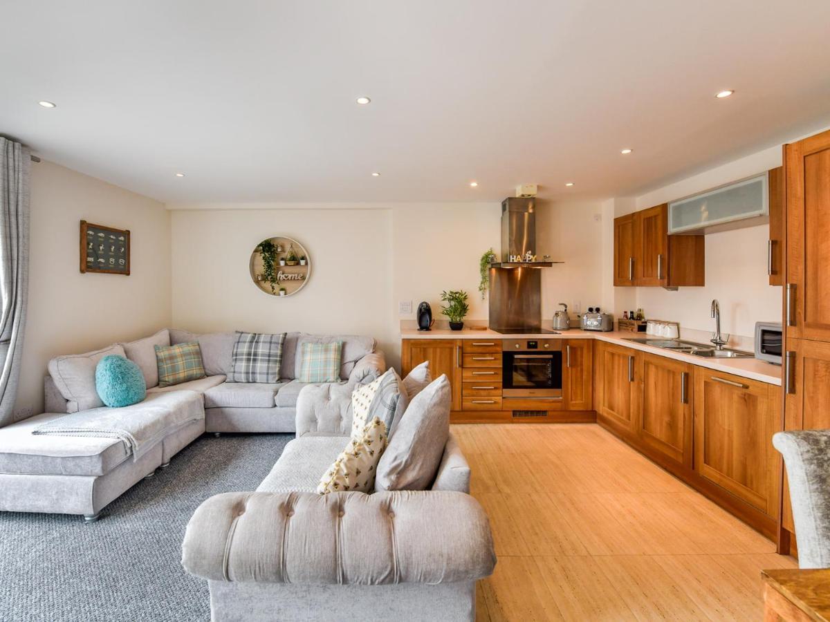 Marina - Sleeps 4 - Underground Parking Apartment